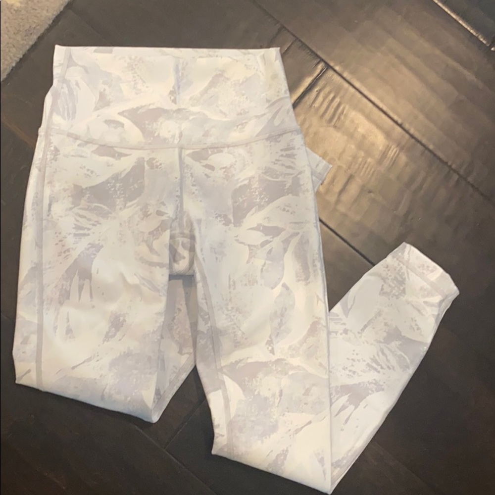 NWOT Lululemon pants 25” size 4